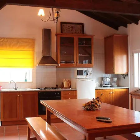 Casa Da Felicidade - Three Bedroom House In Pataias 公寓